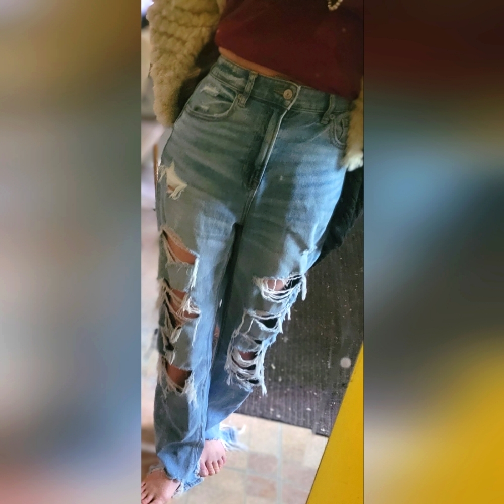 High rise distressed Mom jeans stretch American Eagle size 6
